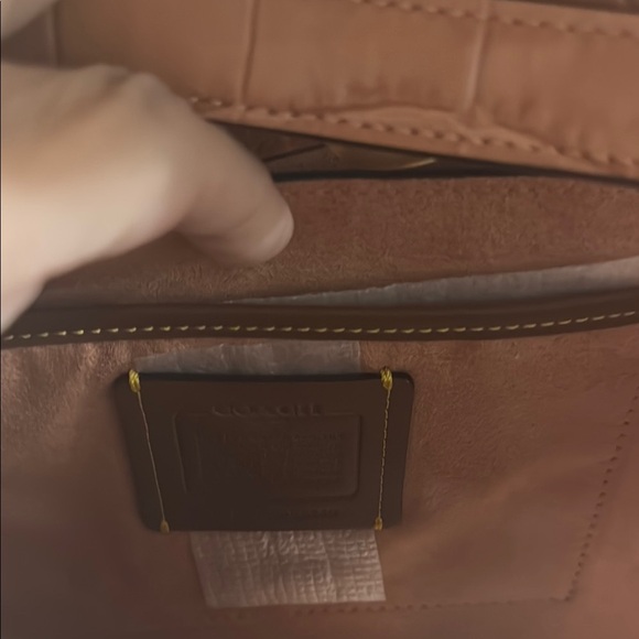 Coach Light Coral  Bag with Gold Hardware and matching wallet - Picture 5 of 14